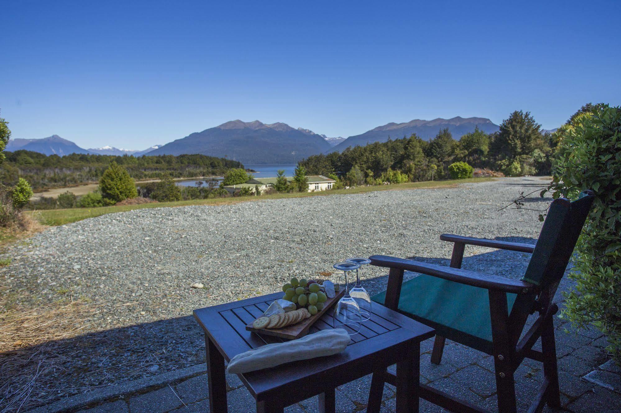 Fiordland National Park Lodge Te Anau Downs Екстериор снимка