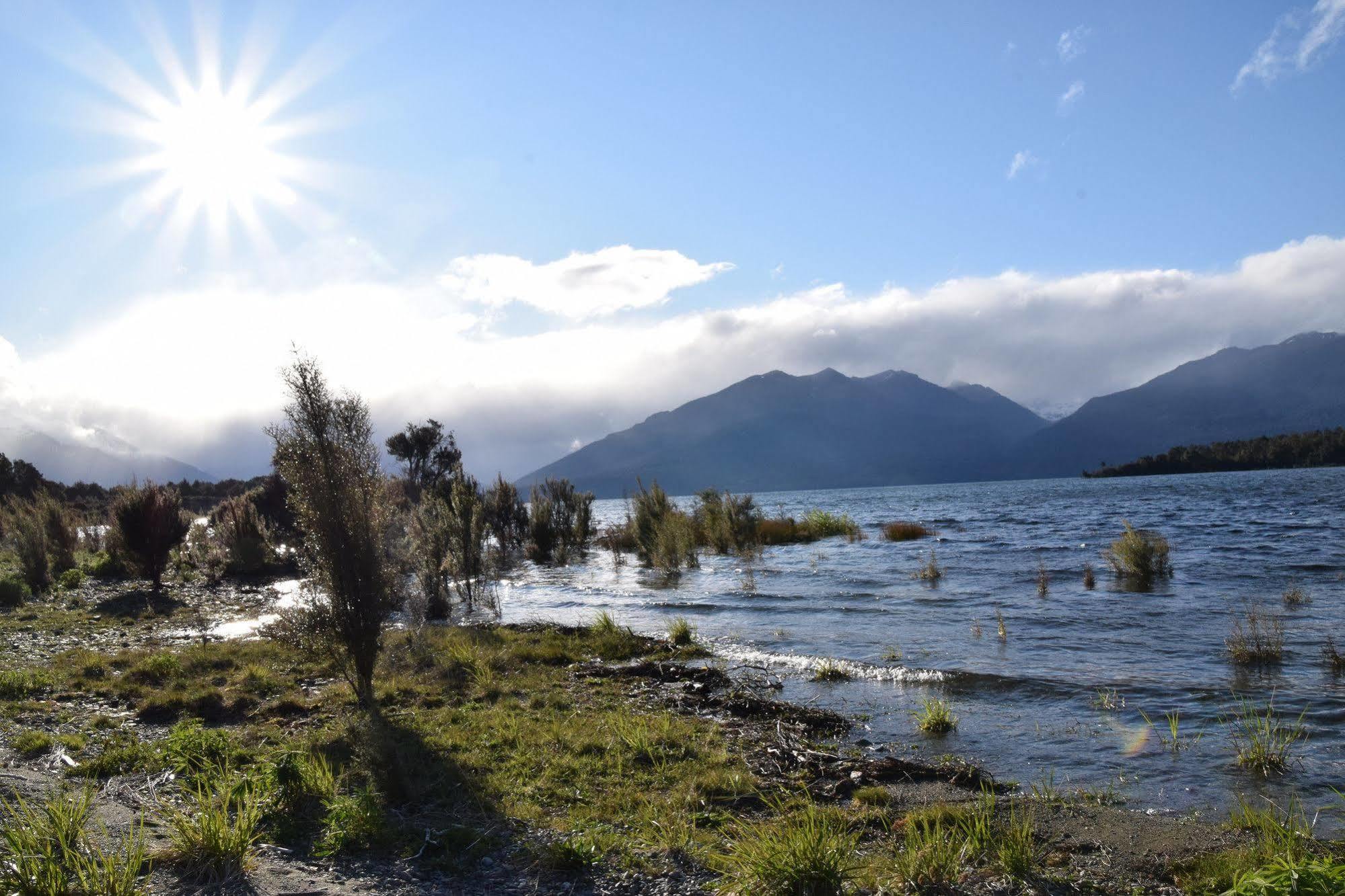 Fiordland National Park Lodge Te Anau Downs Екстериор снимка