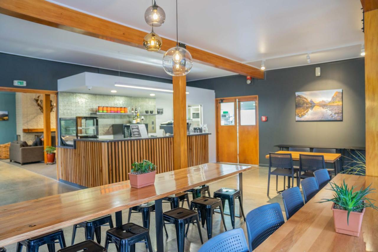 Fiordland National Park Lodge Te Anau Downs Екстериор снимка