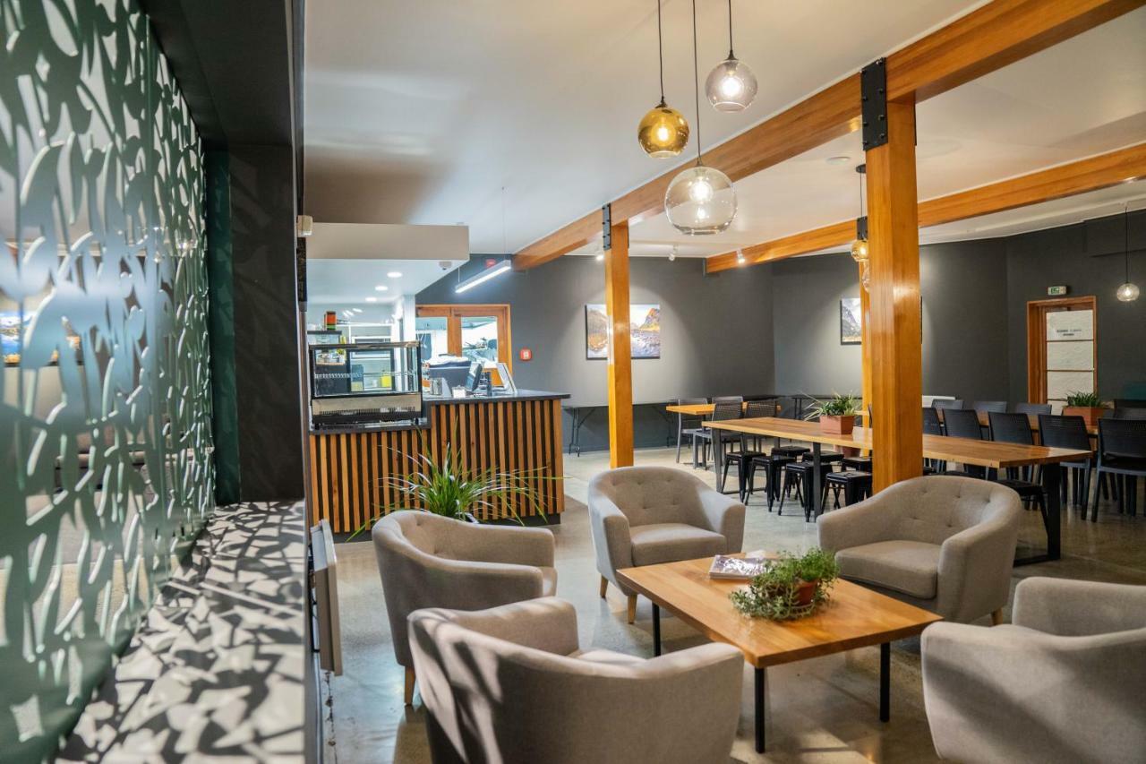 Fiordland National Park Lodge Te Anau Downs Екстериор снимка